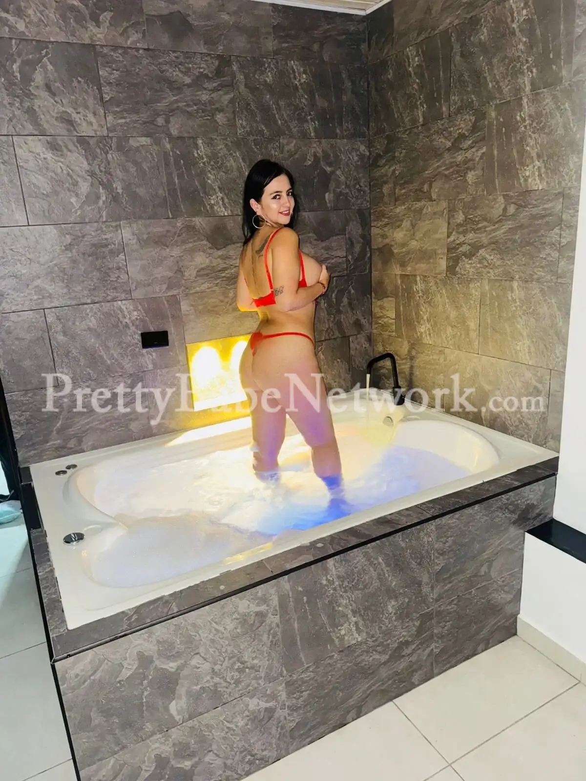 Poorti Arya—VIP Escort in Mumbai Near Marine Plaza Hotel